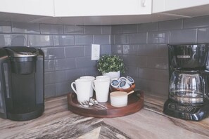 Fridge, microwave, oven, stovetop - Canada Day ! Waterfront Cabin Spa Kayak Tremblant (Lac-Supérieur)