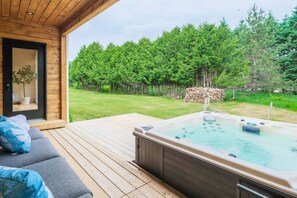 Terrace/patio - Tremblant Farmhouse w/Ski Hottub Fireplace Fondue Foosball Direct XC-Ski trails (La Conception)