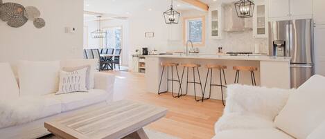 Smart TV, chimenea, videojuegos y reproductor de DVD