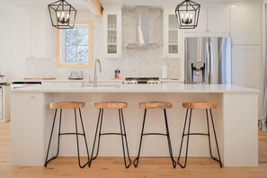 Fridge, microwave, oven, stovetop - Tremblant Farmhouse w/Ski Hottub Fireplace Fondue Foosball Direct XC-Ski trails (La Conception)