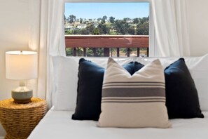 2 Schlafzimmer, Schreibtisch, Bügeleisen/Bügelbrett, Reisekinderbett