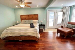 2 Schlafzimmer, Schreibtisch, Bügeleisen/Bügelbrett, Reisekinderbett