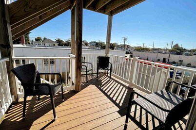 Bay view-walk to beach/boards/restaurants, parking