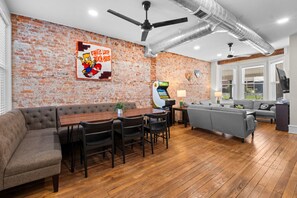 Interior - Orange Loop-walk to beach & bars. Beach block (Atlantic City)