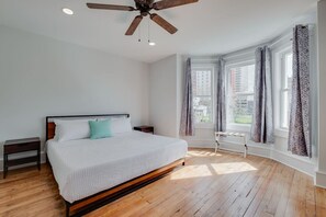 5 chambres, bureau, fer et planche à repasser, lit parapluie