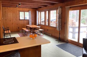 Dining - Classic Chalet w/Hot tub + king beds, Mtn 5 mins (Killington)