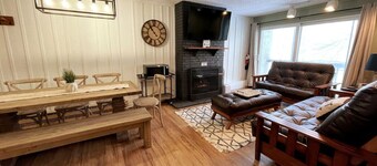 Ski home trail, condo 3 mins to mountain/lifts