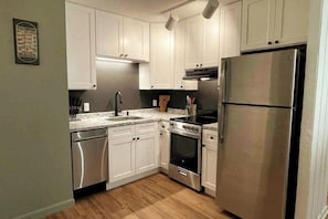 Refrigerador, microondas, horno, placa de cocina
