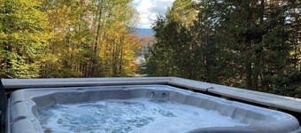 Walk to Pickle Barrel & Jax. Hot tub & Views