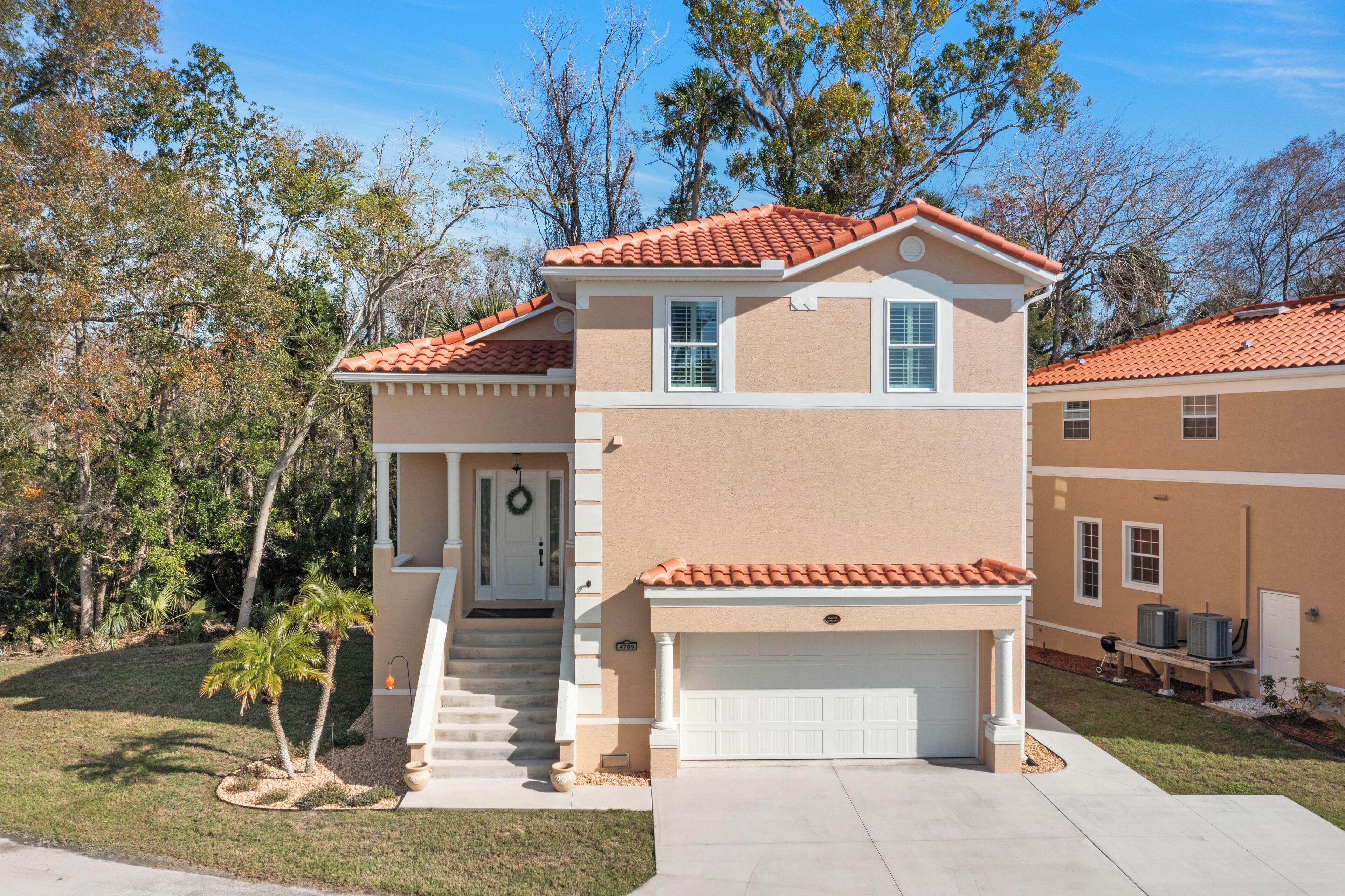 Charming and spacious 3-bedroom villa with lots of amenities!