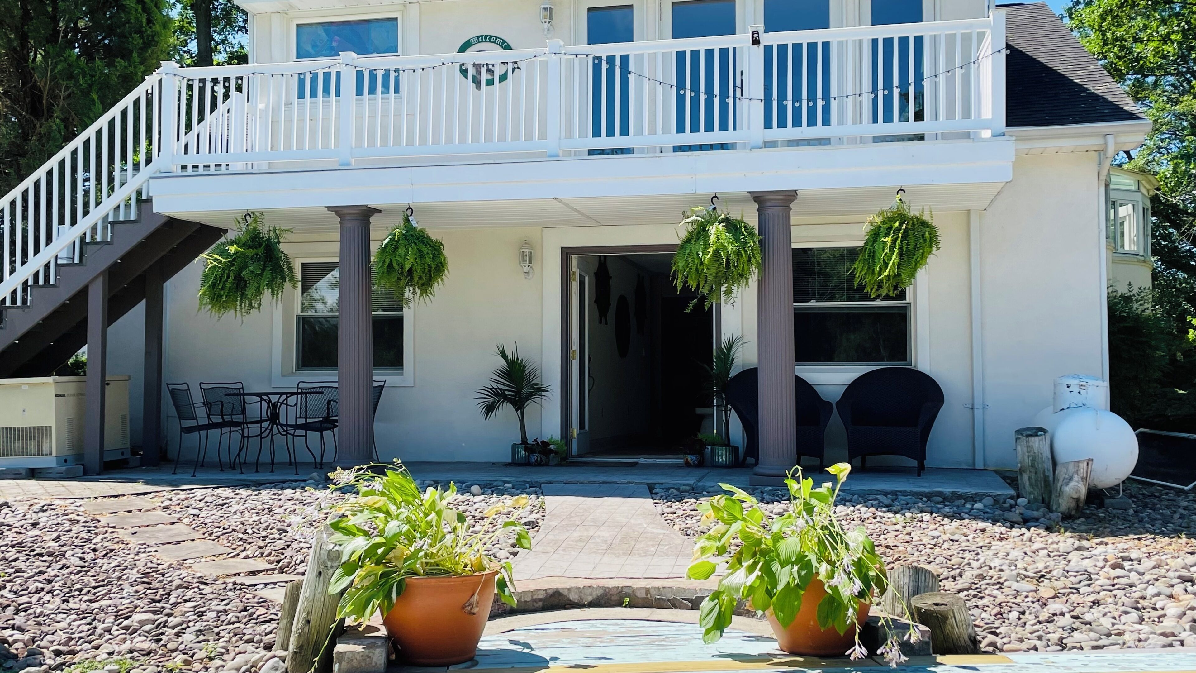 Cozy 2-bedroom apartment in enjoyable North East with WiFi, AC