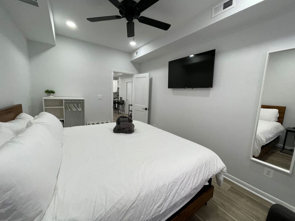 1 bedroom, desk, iron/ironing board, WiFi