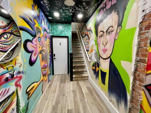 Beer Hall Backyard w/ King bed, Walk to beach/bars