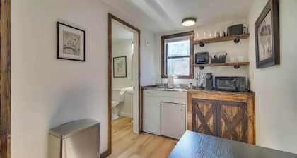 Cozy Studio Cabin! Close to Downtown Siloam Springs