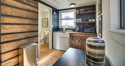 UNIQUE Cabin! Close to Downtown Siloam Springs