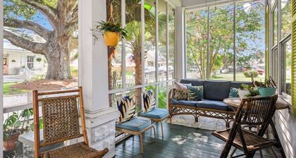 Charming 3-bedroom historic cottage in Bay Saint Louis with public beach access