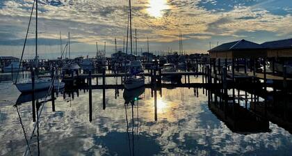 Charming 3-bedroom historic cottage in Bay Saint Louis with public beach access