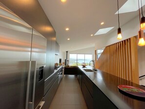 Fridge, microwave, stovetop, dishwasher