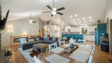 Smart TV, fireplace