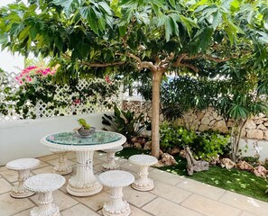 屋外ダイニングエリア