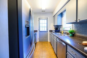 Fridge, microwave, oven, stovetop - "Suite 100" is a Cozy 3-bedroom townhome in charming Madison AL "100% Like Home" (Madison)