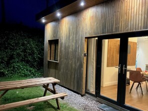 تناول الطعام بالخارج