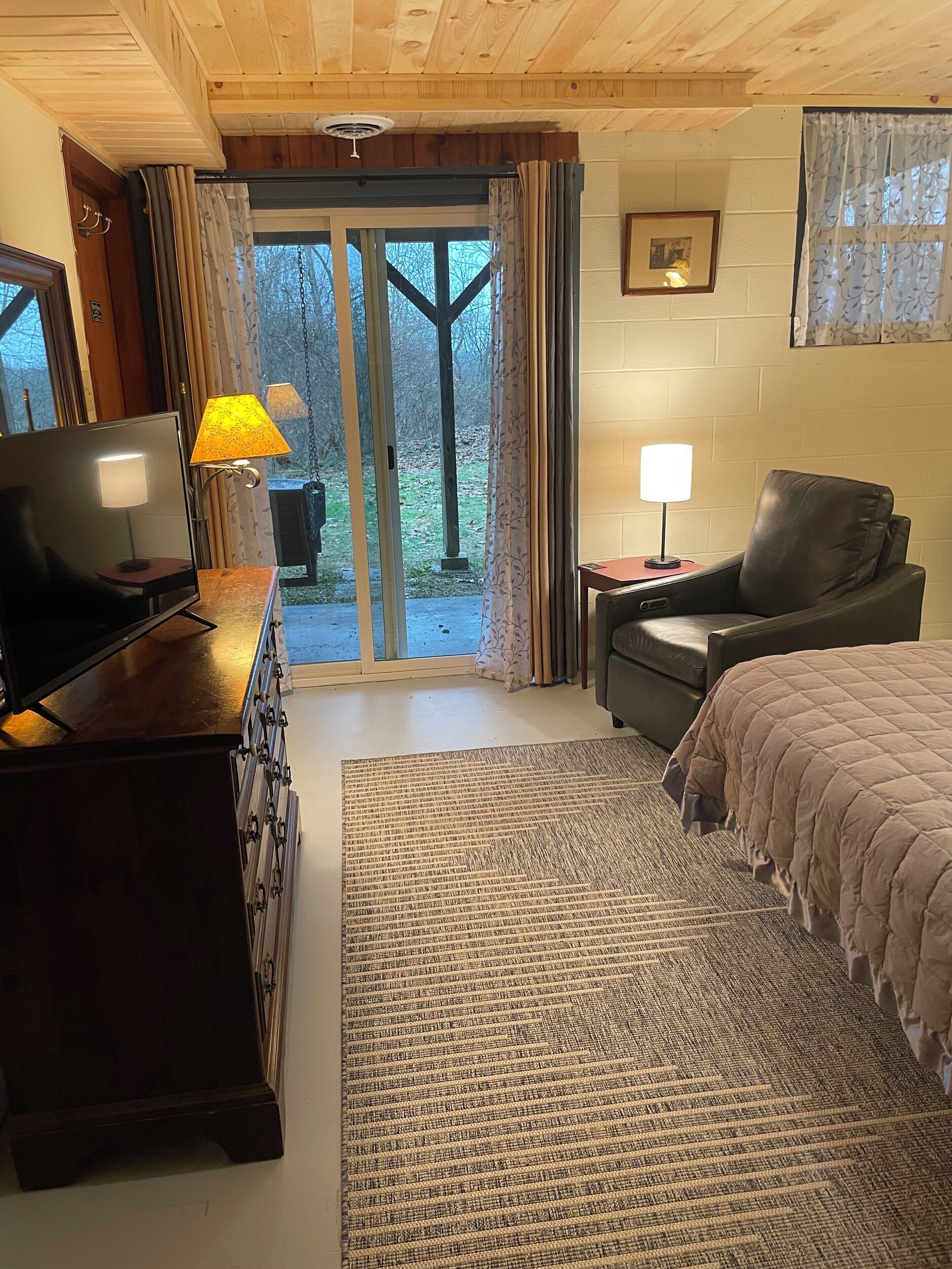 Bureau, fer et planche à repasser, Wi-Fi gratuit, draps fournis