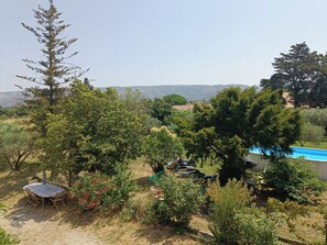 Outdoor pool - Quiet country house surrounded by olive trees, at the foot of the Luberon in Provence. (Cheval-Blanc)