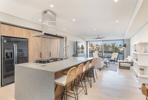 Exclusive-Apartment, eingeschränkter Meerblick, Turm | Eigene Küche | Großer Kühlschrank, Mikrowelle, Ofen, Herdplatte