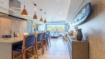 Deluxe Apartment, 3 Bedrooms, City View | Private kitchen | Full-size fridge, microwave, oven, stovetop