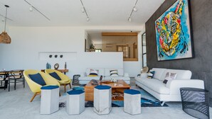 Flat-screen TV - Casa Balam (Acapulco)