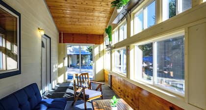 Blue House: country living close to everything