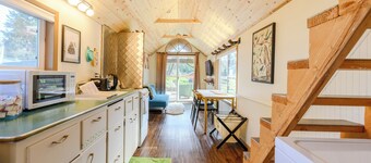 Birdhouse: country living close to everything