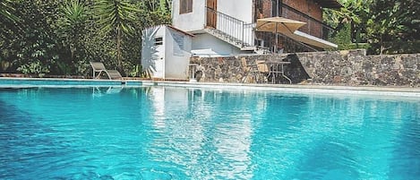 2 piscines extérieures