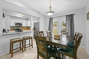 Dining - BR Tropical Oasis in Port St Lucie (Port Saint Lucie)