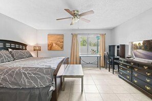 3 chambres, fer et planche à repasser, Wi-Fi gratuit, draps fournis