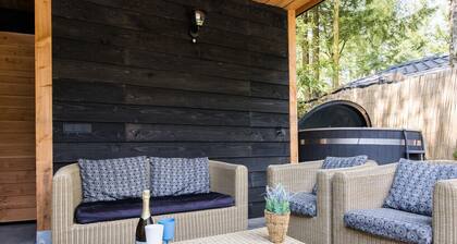 Luxury Chalet at the Veluwe Hoenderloo Hottub & Sauna