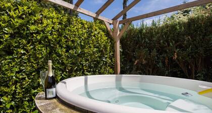 Stay With Private Hottub / Sauna