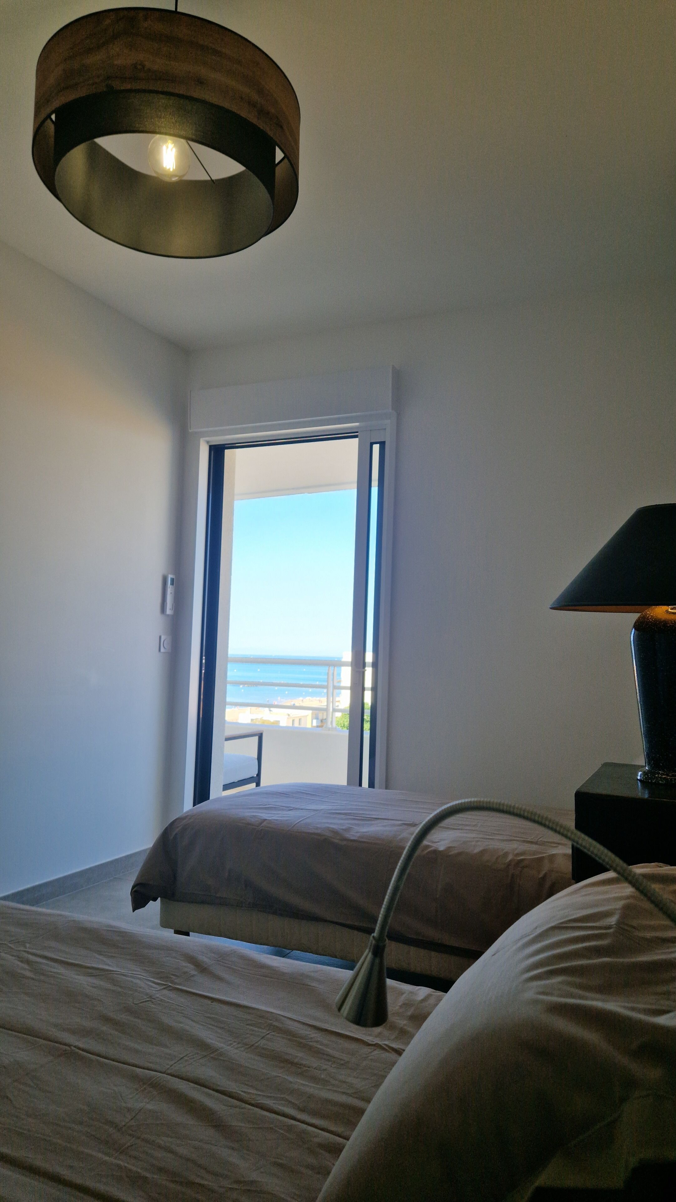 2 slaapkamers, een strijkplank/strijkijzer, internet, beddengoed