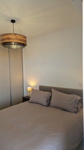 2 chambres, fer et planche à repasser, accès Internet, draps fournis
