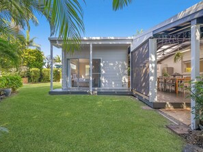 屋外ダイニングエリア