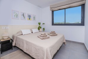 2 bedrooms, iron/ironing board, travel cot, free WiFi - 200m from Arenal Beach, sea front, big terrace (Platja de l'Arenal)