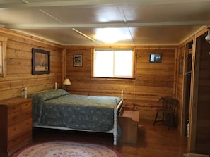 1 bedroom, iron/ironing board, WiFi, bed sheets - Lake Pillsbury/ Hull. Mt.Cabin Studio w/bath&deck (Potter Valley)