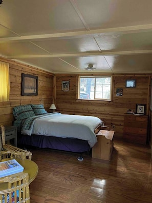 5 bedrooms, iron/ironing board, WiFi, bed sheets