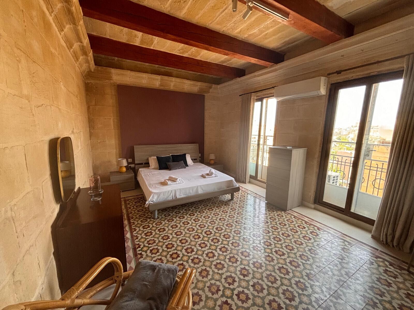 2 bedrooms, iron/ironing board, WiFi, bed sheets