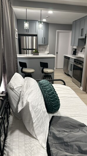 1 bedroom, WiFi, bed sheets