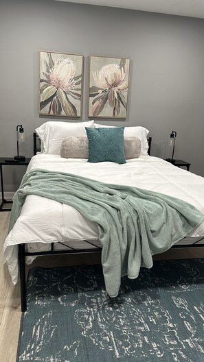 1 bedroom, WiFi, bed sheets - Relaxing Oasis for Extended Stay (Franklin Park)