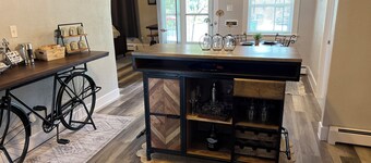 Thoughtfully remodeled Old Town 3-bedroom bungalow in charming Loveland, W/WIFI