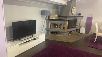 Smart TV y chimenea