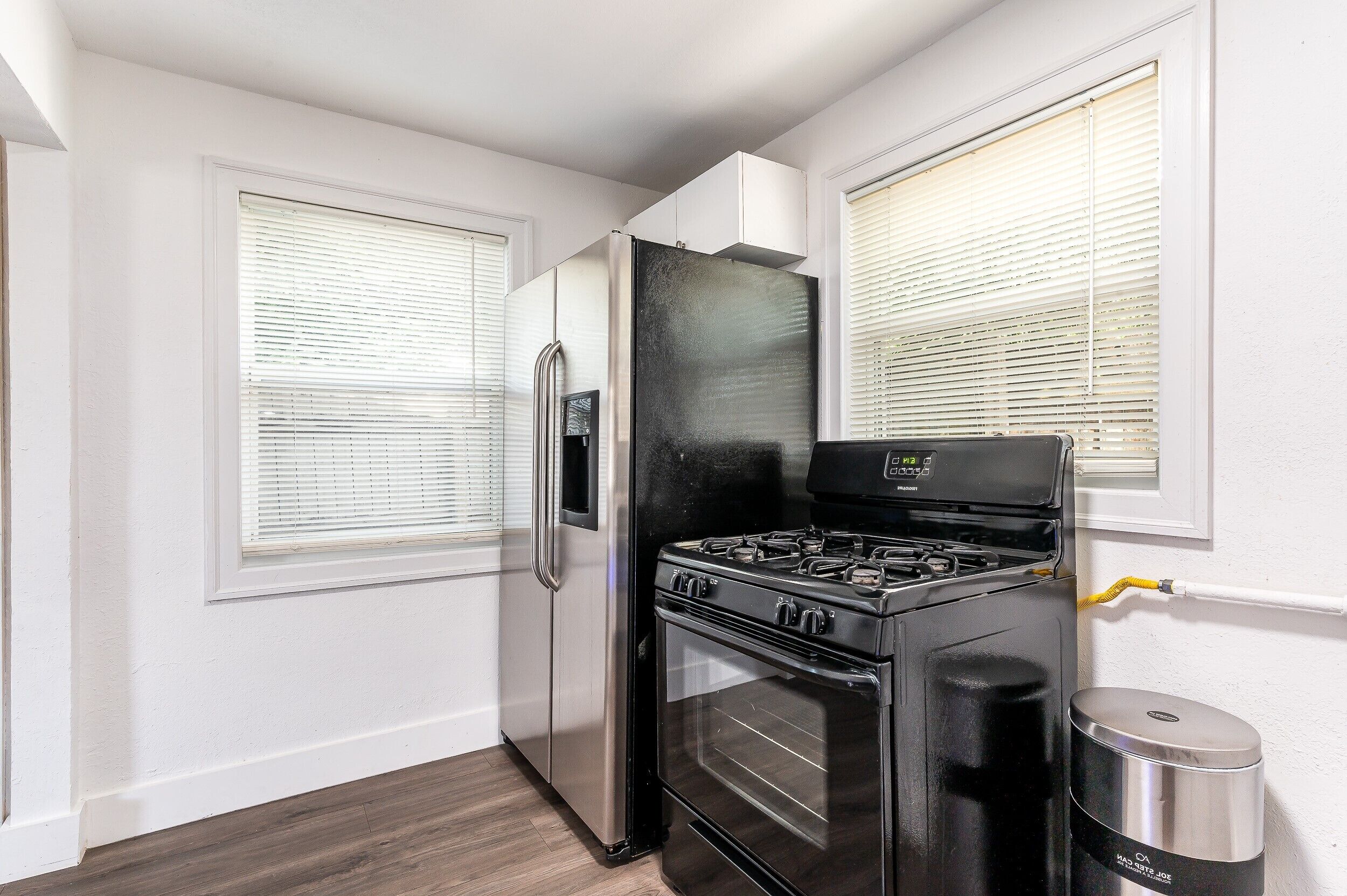 ثلاجة، ميكروويف، فرن، موقد طهي مسطح